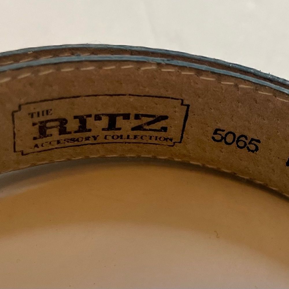 The Ritz Accessory Collection Leather Belt Sz Medium Gray Suede - Picture 8 of 9